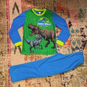 🧜🏼‍♀️3 for $15 listing!🧜🏼‍♀️ Jurassic world pjs